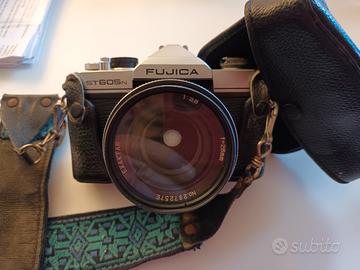 macchina fotografica Fujica ST 605 con obiettivo