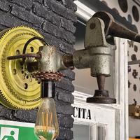 Applique industriale da parete con volano