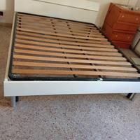 letto moderno in legno 