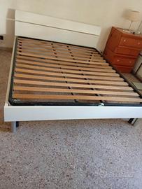 letto moderno in legno 