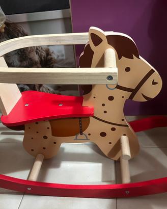 Cavallo a dondolo in legno