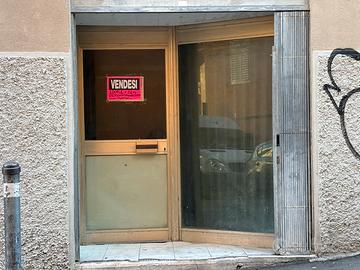 Locale con vetrina in pieno Centro