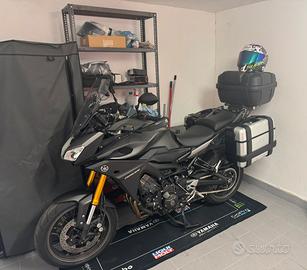 Yamaha tracer 900 con tris valige Givi