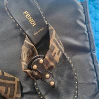 infradito con tacco fendi
