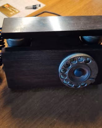 Telefono Vintage a Disco – Legno & Ottone