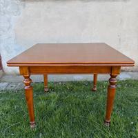 Tavolo quadrato allungabile in legno noce