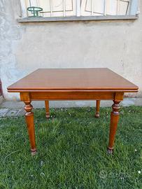 Tavolo quadrato allungabile in legno noce