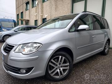 Volkswagen Touran 7 POSTI BENZINA METANO 2008