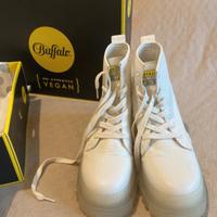 Anfibi bianco Buffalo numero 40 scatola