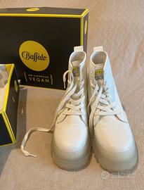 Anfibi bianco Buffalo numero 40 scatola