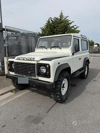 Land Rover Defender 2.4 TD4