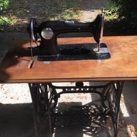 Antica Macchina da cucire Anker
