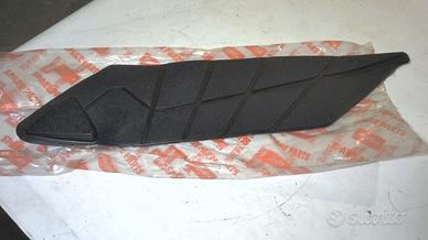 TAPPETO POGGIAPIEDI SX ATLANTIC APRILIA 8149480