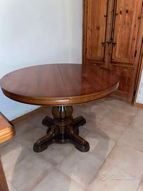 Tavolo in legno rotondo allungabile