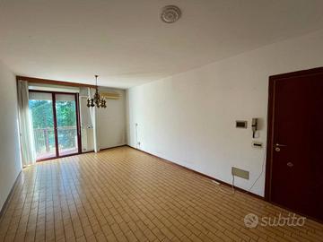 Appartamento di 105 m² con 4 locali e box auto a F