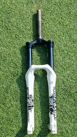 Marzocchi Bomber 55RS 26" + Cerchione, DESCRIZIONE