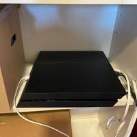 Play Station 4 + Monitor