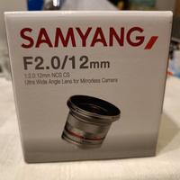 Samyang F2 0/12mm attacco Sony e-mount