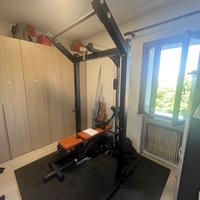 Home Gym con cavi e accessori.