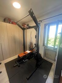 Home Gym con cavi e accessori.