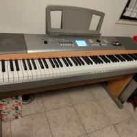 pianola yamaha con tasti pesati come pianoforte