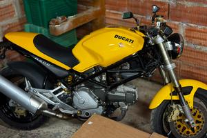 Ducati Monster 600 allestitemnto 900