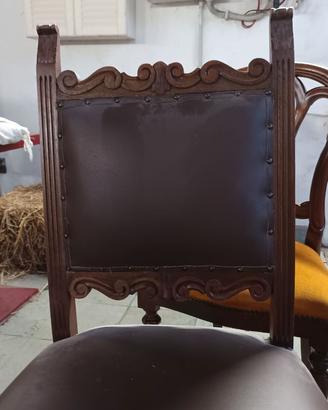 2 sedie in pelle e legno massiccio, stile rinascim