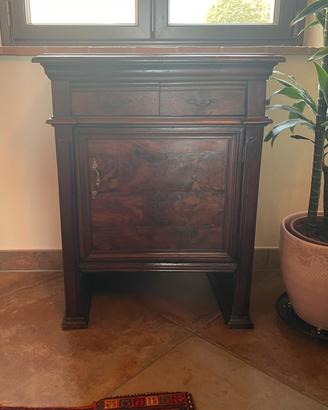 Splendido mobile antico in legno di noce scuro