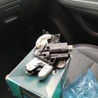 gancio chiusura portellone posteriore VW Passat b6