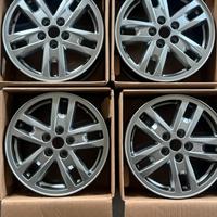 Cerchi in lega Originali Ford da 16 pollici 5 fori