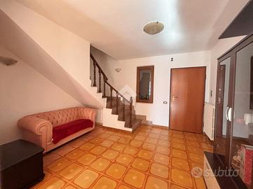 VILLA A SCHIERA A ANZIO