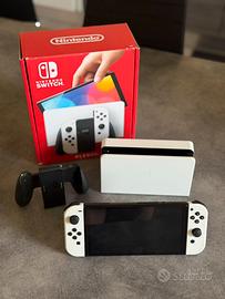 Nintendo Switch OLED Bianca