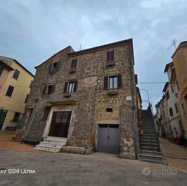 Casa indipendente con vista castello medievale