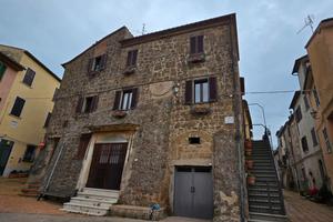 Casa indipendente con vista castello medievale