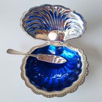 Antica burriera a conchiglia placcata argento