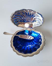 Antica burriera a conchiglia placcata argento