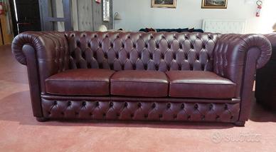 Divano Chesterfield 3 posti in pelle vintage bordò