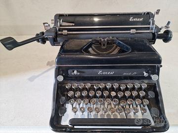 Macchina da scrivere vintage Everest ST