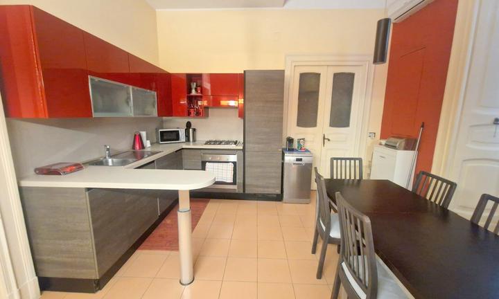 Via Duomo- Quadrilocale in stabile d'epoca