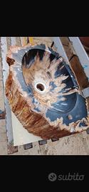 Lavabo in legno fossile
