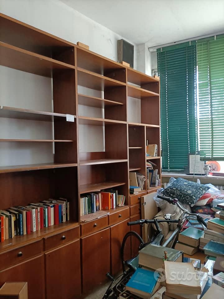 Libreria con vetrina (già smontata) componile a 3 - Arredamento e Casalinghi  In vendita a Milano