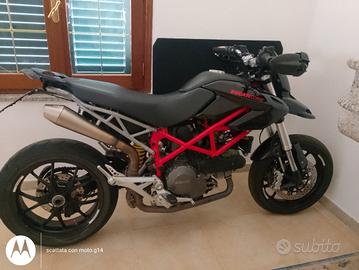 moto Ducati hypermotard 796