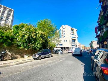 2 LOCALI A NAPOLI
