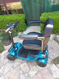 Scooter elettrico con schienale imbottito