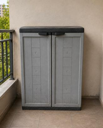 Mobile da esterno e specchio bagno 