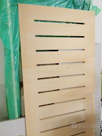 Letto singolo  in legno chiaro