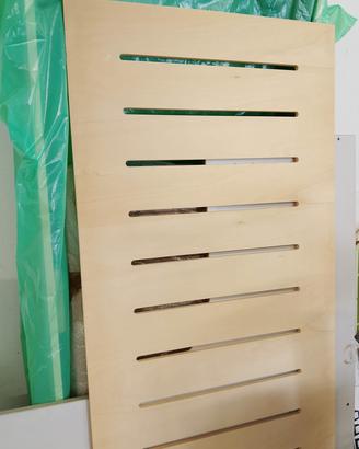 Letto singolo  in legno chiaro