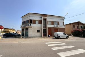Casa indipendente di 435 m² con più di 5 locali e 