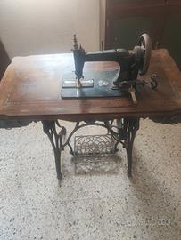 antica macchina da cucire a pedale