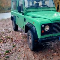 Land Rover Defender 